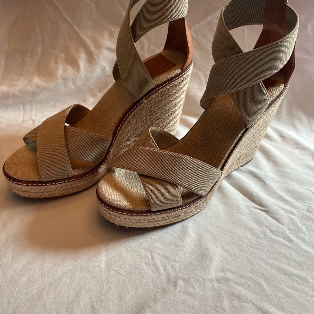 Tory Burch women’s size 9.5 tan canvas wedge sandals.